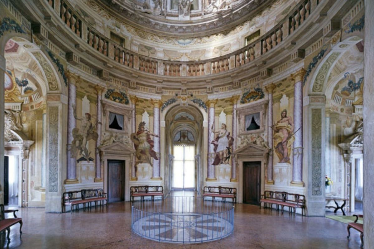 Interno di una Villa Palladiana con affreschi