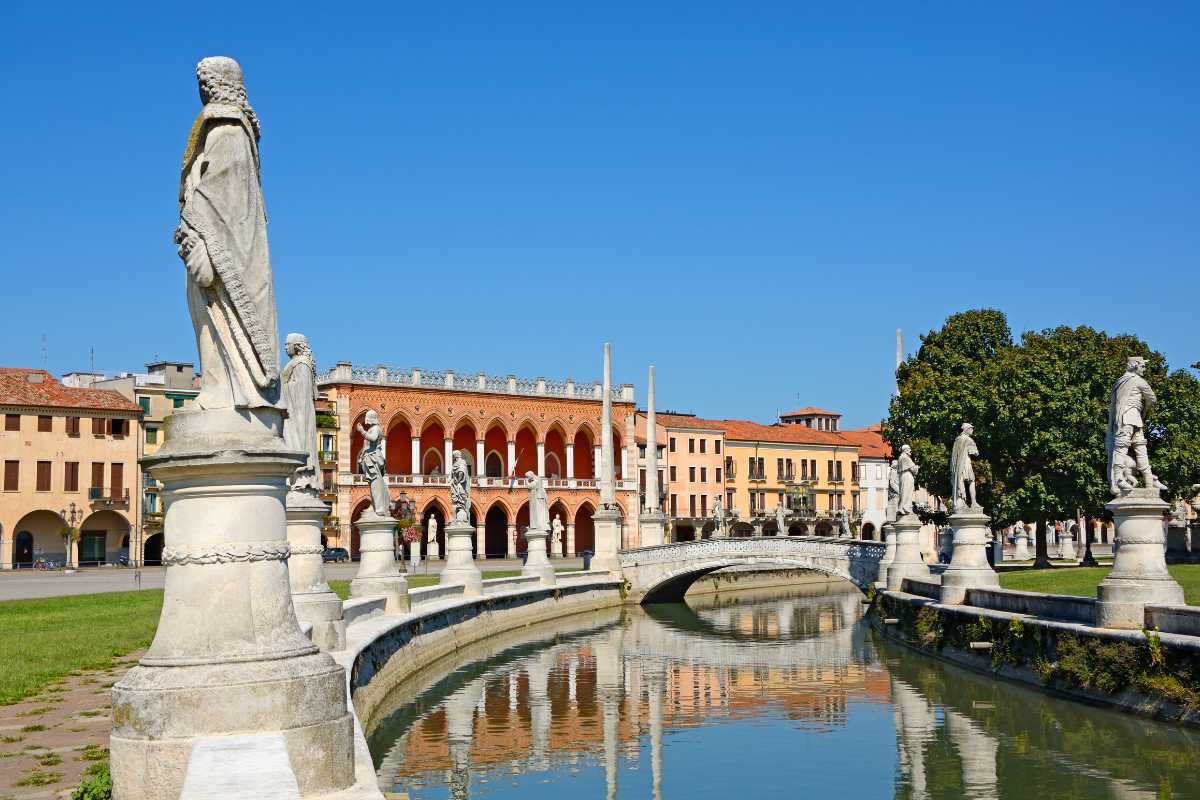 Veduta panoramica di Padova con i suoi monumenti storici, inclusa la Cappella degli Scrovegni