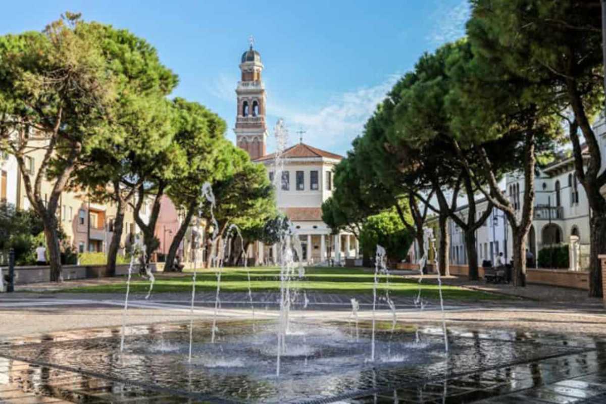Veduta panoramica di Rovigo con i suoi monumenti storici e il verde circostante