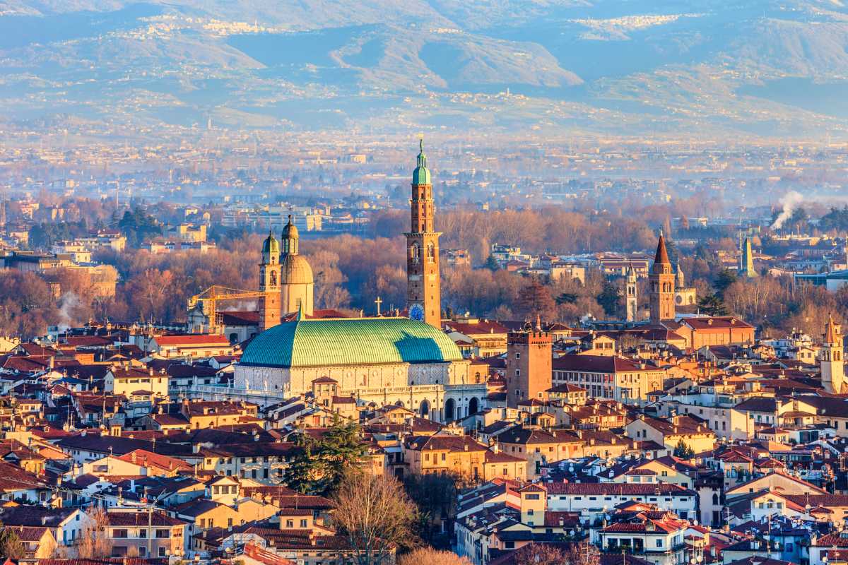 Vista panoramica di Vicenza con le sue ville palladiane e la Basilica Palladiana